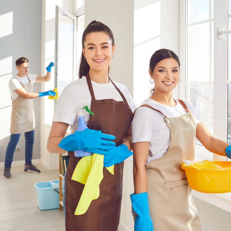 Equipo profesional de limpieza Clean Nice en Cancún